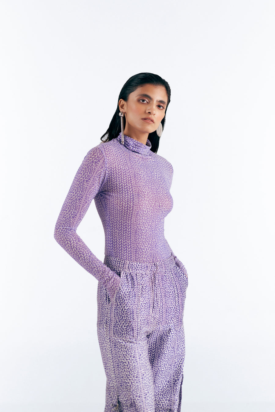 2D KNIT PRINT MESH TURTLE NECK WITH CARGO PANTS