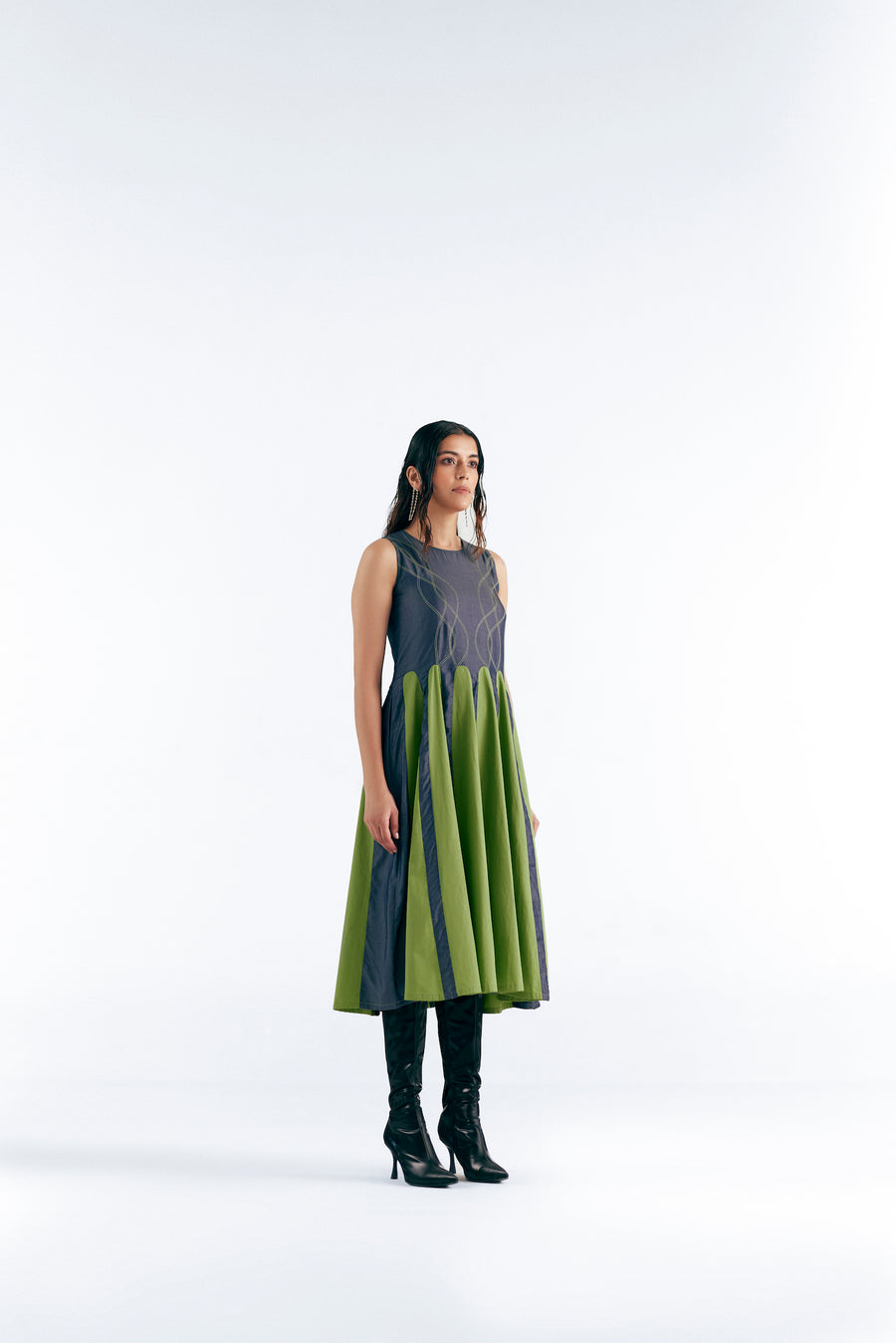 COLORBLOCK DOME DRESS WITH CONTRAST STITCH LINES