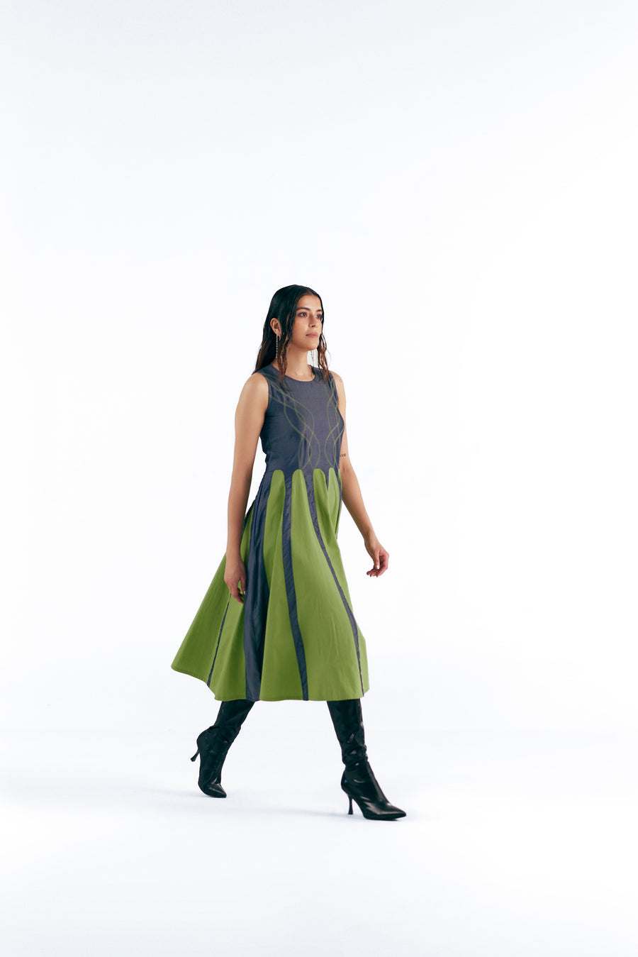 COLORBLOCK DOME DRESS WITH CONTRAST STITCH LINES